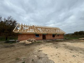 Dřevo z Beskyd – síla přírody doma. Každý trám, který u nás vznikne, má svůj příběh. Vybíráme pouze dřevo z Beskyd –...