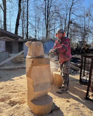 Síla řemesla, která dává dřevu život. Viděli jste někdy, jak vzniká srub s použitím kanadské full scribe technologie?...