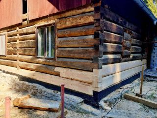 Když se dotkneš starého a nového dřeva… Každý trám má za sebou roky příběhů a každý nový začátek voní čerstvostí a nadějí....