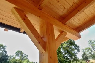 Každý spoj má svůj vlastní příběh. Precizní ruční práce, poctivé dřevo z Beskyd. To je kombinace, která dává srubům a...